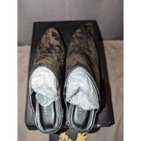 Very Volatile Woman’s Size 8 Black Gold Leather Mule Booties Brand New In Box - Picture 8 of 9
